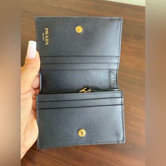 Lux! Prada Wallet Black Leather Card Holder lux brand
Look brand new - Picture 10 of 14